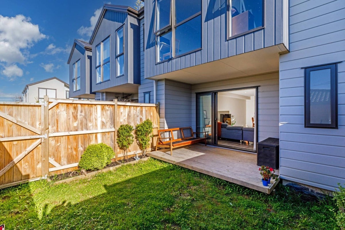 10E Roberts Road, Te Atatu South, Auckland - Carousel 9