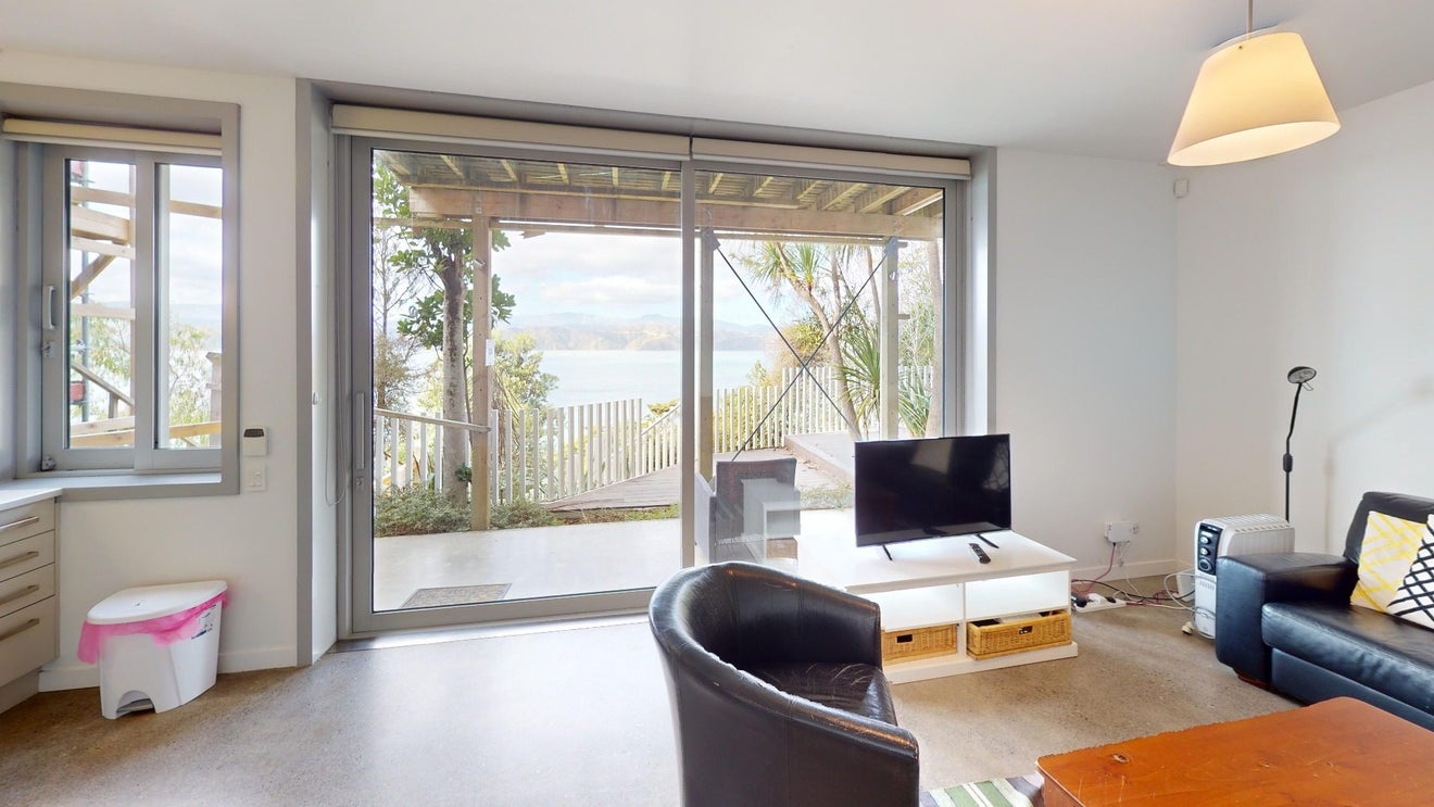 16 Napier Street, Karaka Bays, Wellington - Carousel 2