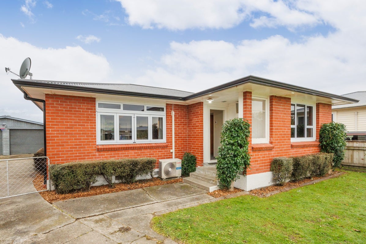 8 Austin Place, Awapuni, Palmerston North - Carousel 2