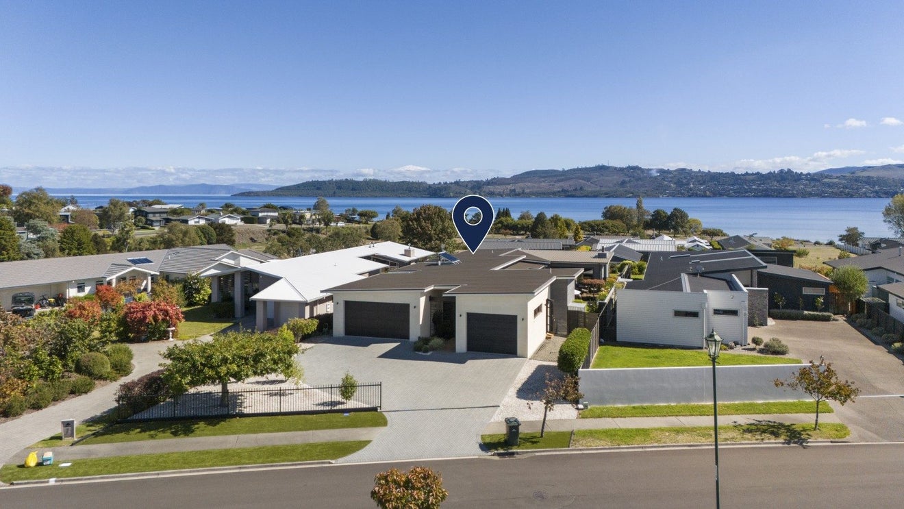 9 Pukenamu Road, Rainbow Point, Taupo - Carousel 1