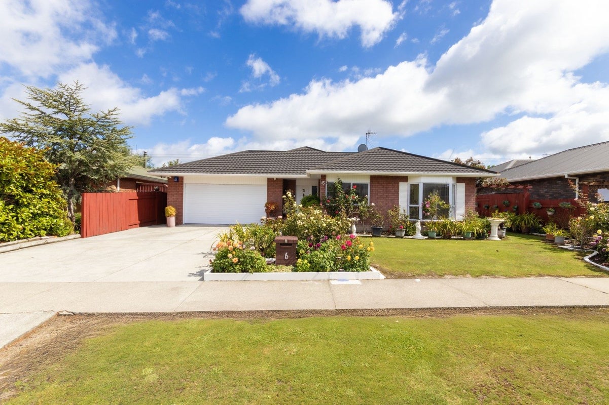 6 Royal Oak Drive, Kelvin Grove, Palmerston North - Carousel 1