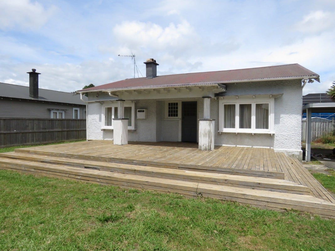 16 Claudelands Road, Hamilton East, Hamilton - Carousel 1