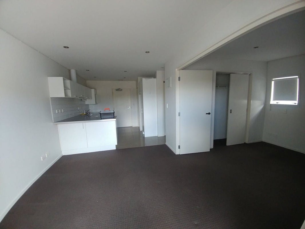 4D/60 Masons Road, Oteha, Auckland - Carousel 1