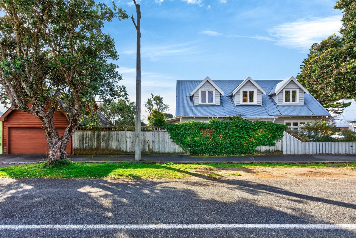44 Oroua Street, Eastbourne, Lower Hutt - Carousel 38