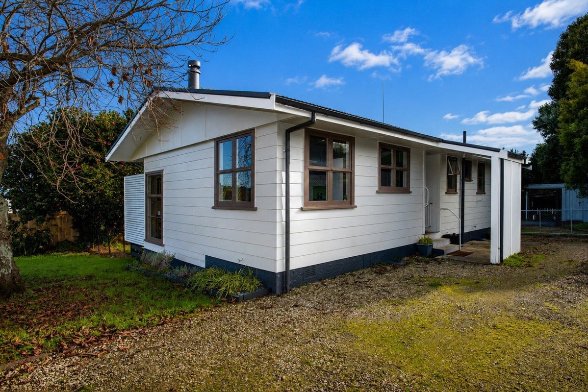 8 Einstein Street, Outer Kaiti, Gisborne - Carousel 21