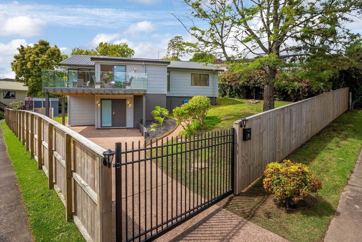 10 Eagleson Street, Northcross, Auckland - Carousel 2