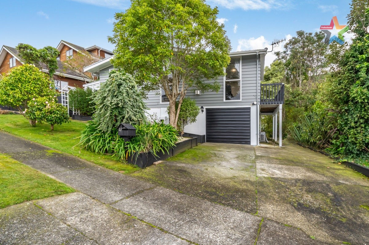 4 Westpoint Avenue, Harbour View, Lower Hutt - Carousel 1