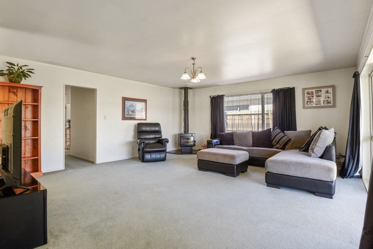7 Ashmore Place, Fairy Springs, Rotorua - Carousel 2