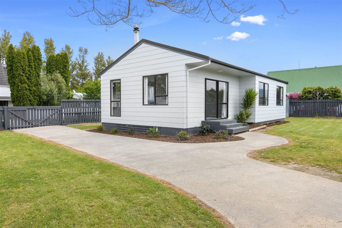 4 Coppins Place, Motueka - Carousel 1