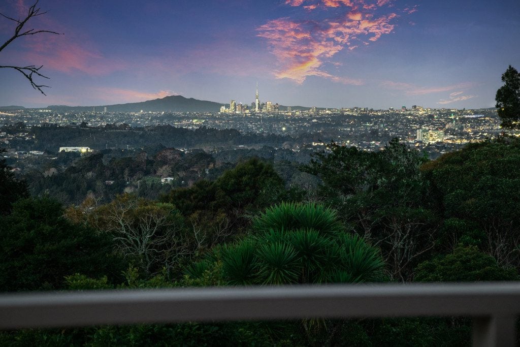 17 Atarua Gardens, Waiatarua, Auckland - Carousel 2