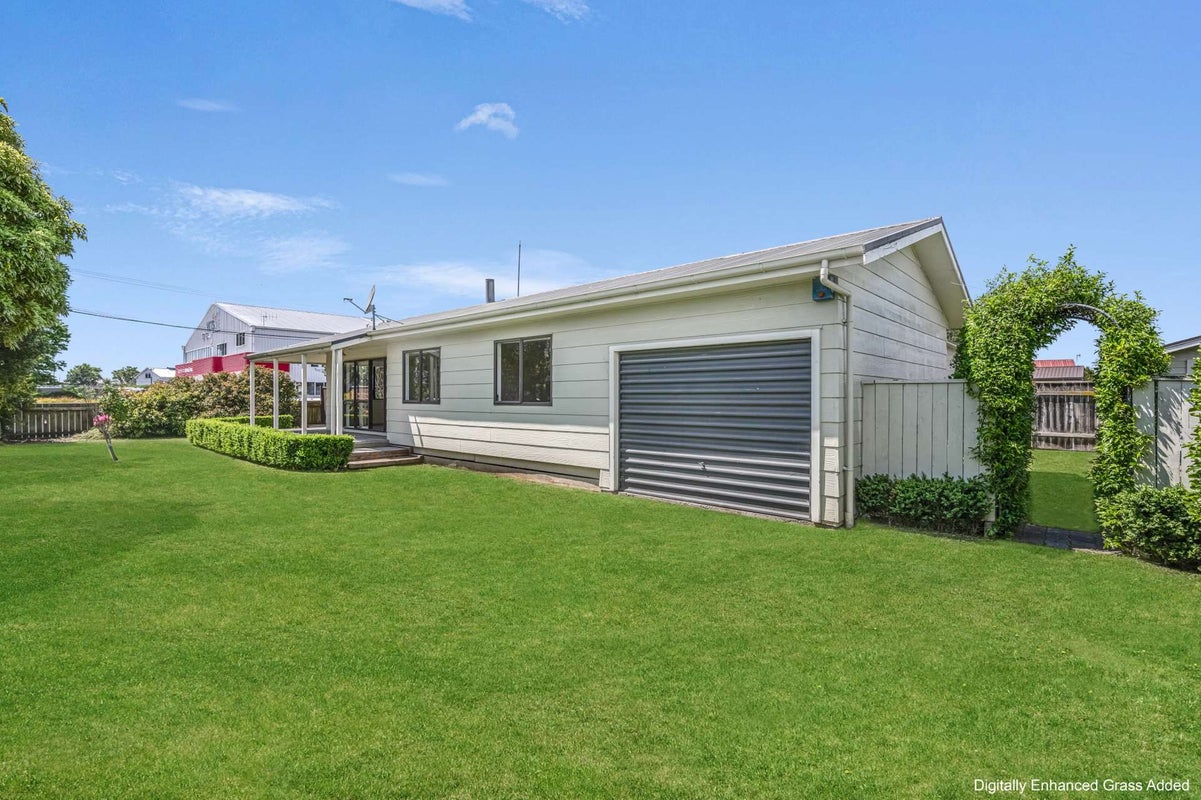 1112 Francis Hicks Avenue, Camberley, Hastings - Carousel 2