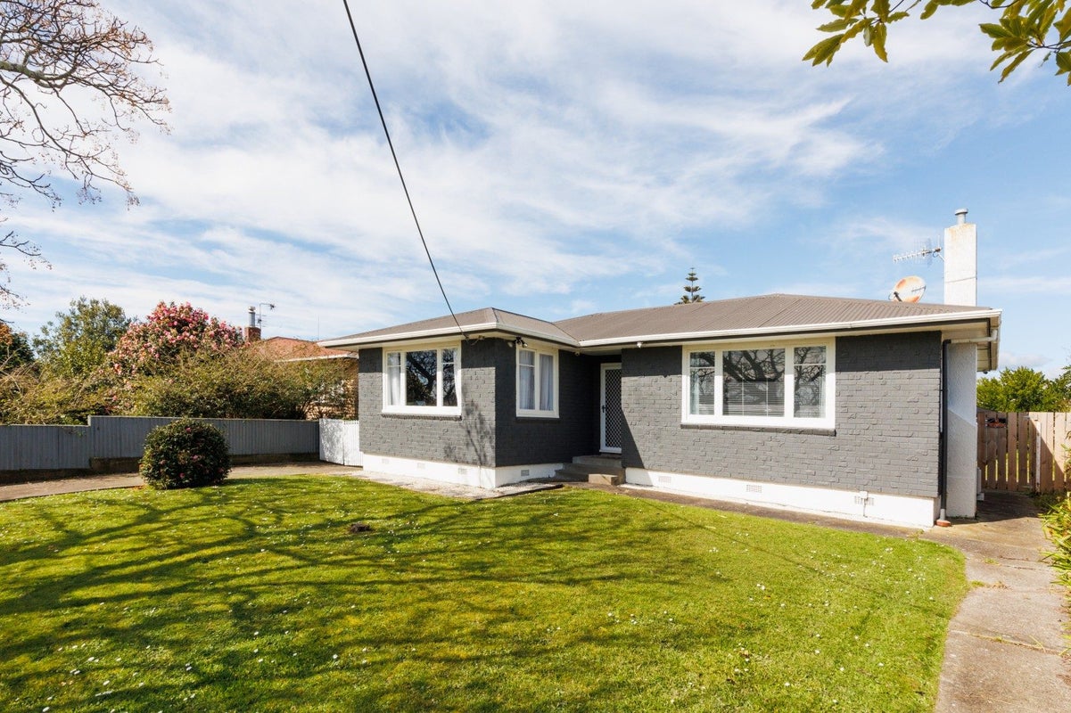 17 Peters Avenue, Cloverlea, Palmerston North - Carousel 2