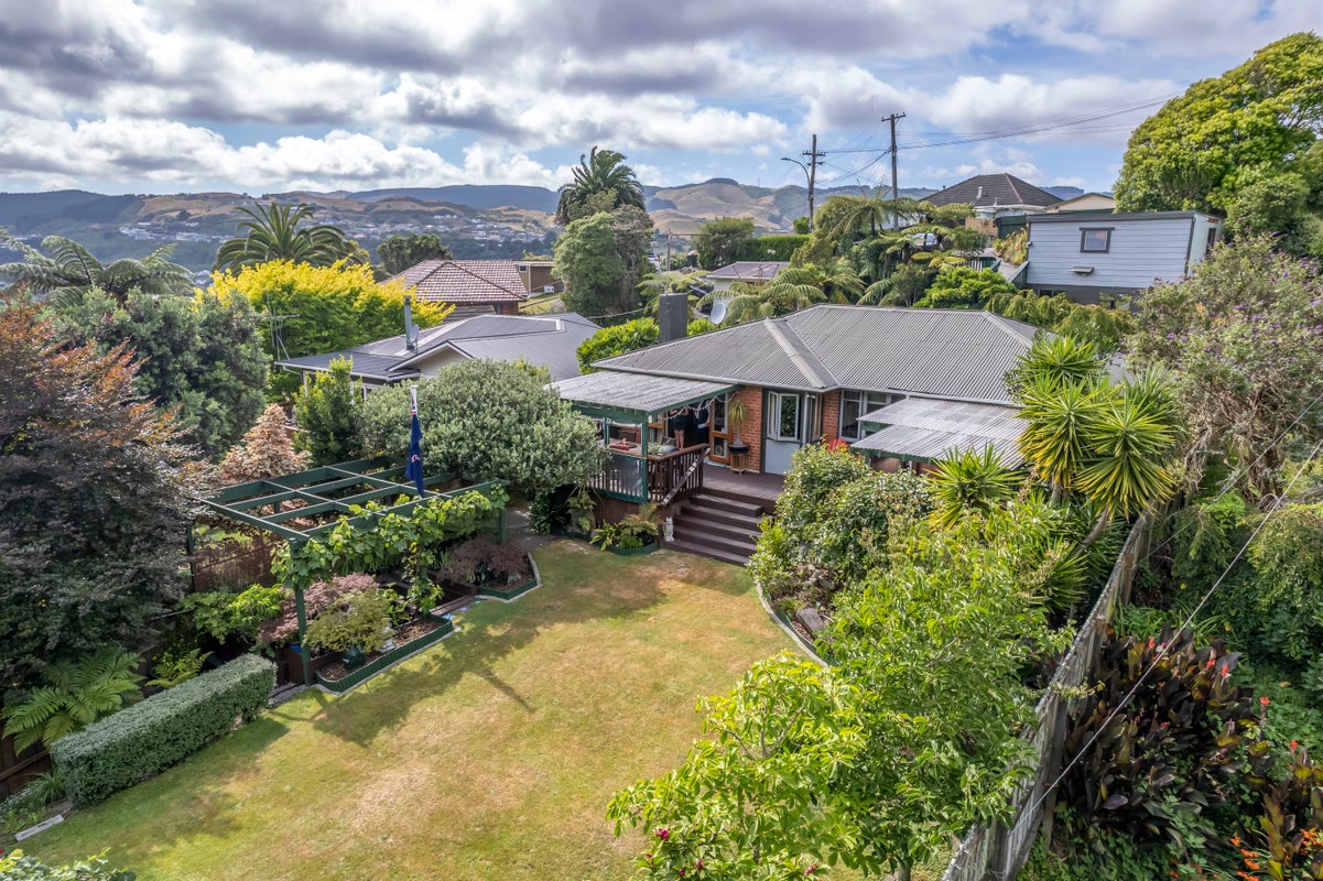 8 Woodstock Terrace, Tawa, Wellington - Carousel 27