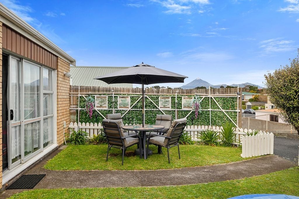 2/10 Birdwood Avenue, Moturoa, New Plymouth, Taranaki - Carousel 1
