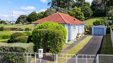 16 Alamein Terrace, Mount Albert, Auckland - Carousel 1