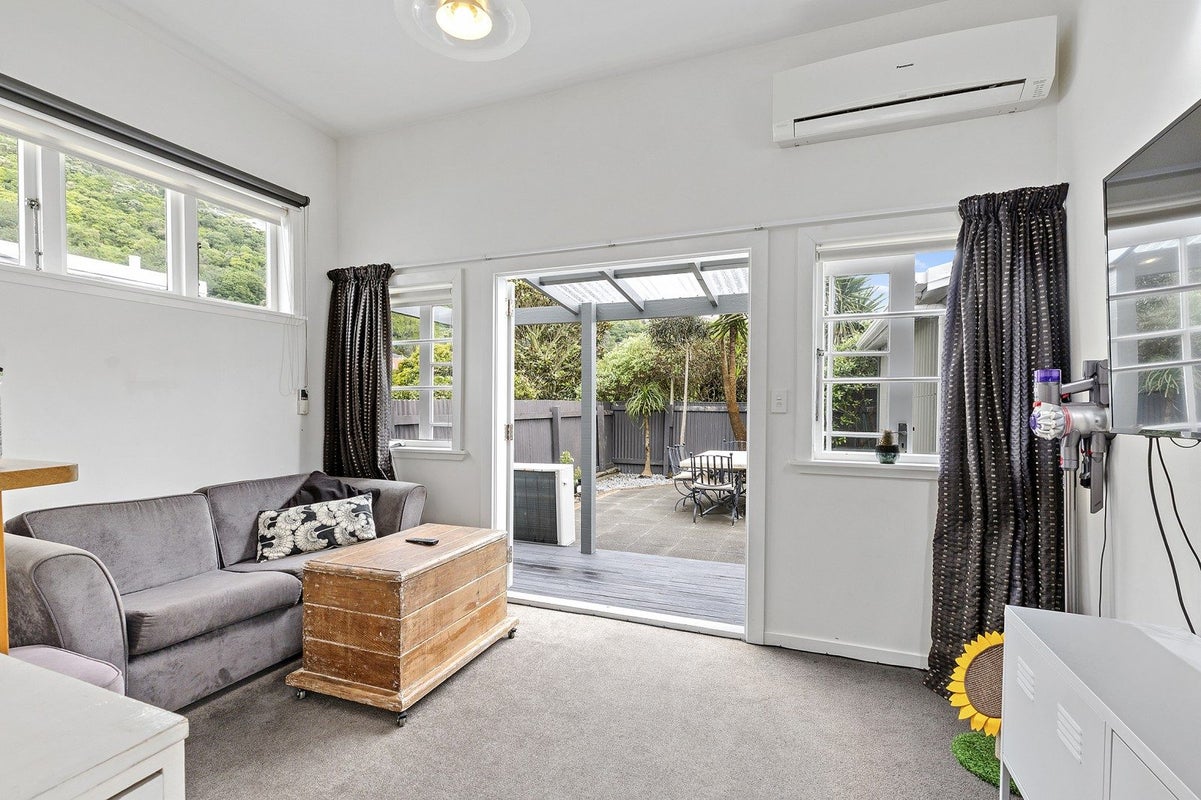 34 Rua Street, Lyall Bay, Wellington - Carousel 2