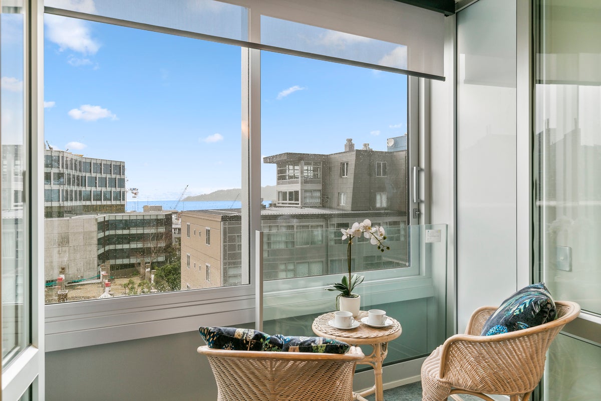 93/43 Mulgrave Street, Thorndon, Wellington - Carousel 1