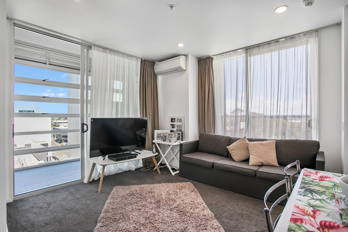 609/17 Osterley Way, MANUKAU, AUCKLAND - Carousel 2