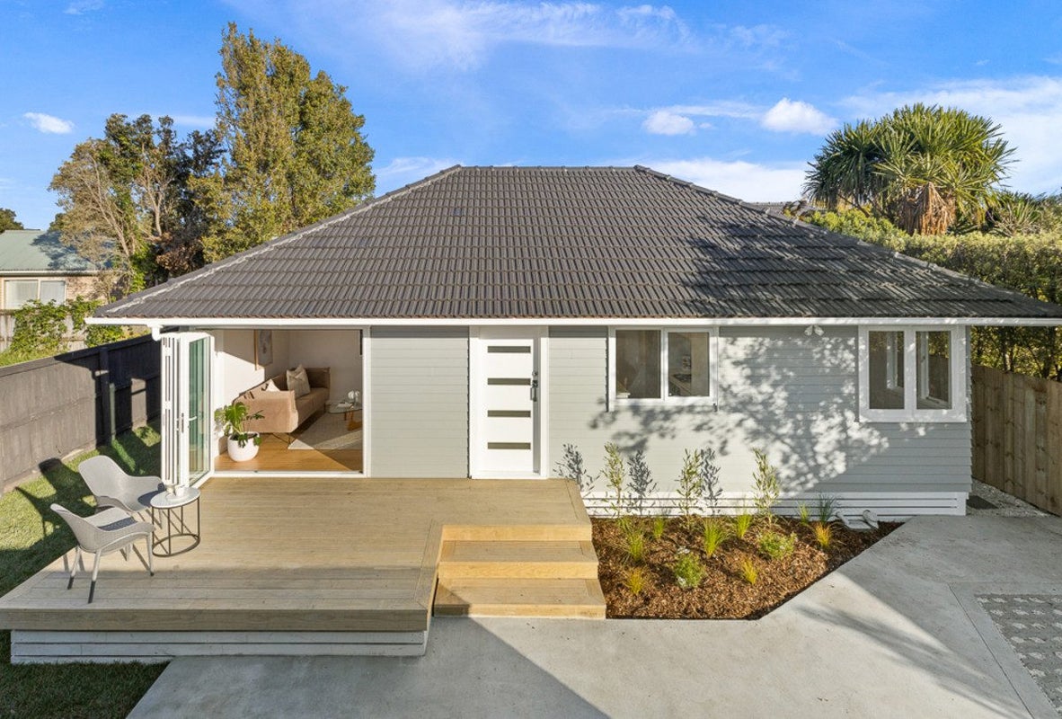 16C Durham Street, Te Atatu Peninsula, Auckland - Carousel 2