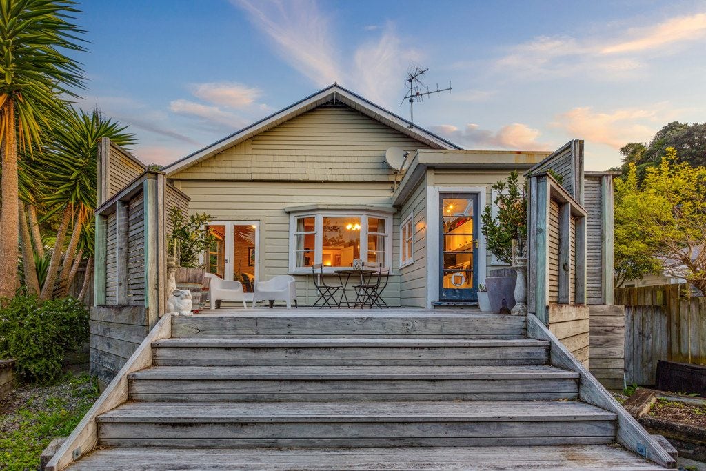 21 Paremata Crescent, Paremata, Porirua - Carousel 2