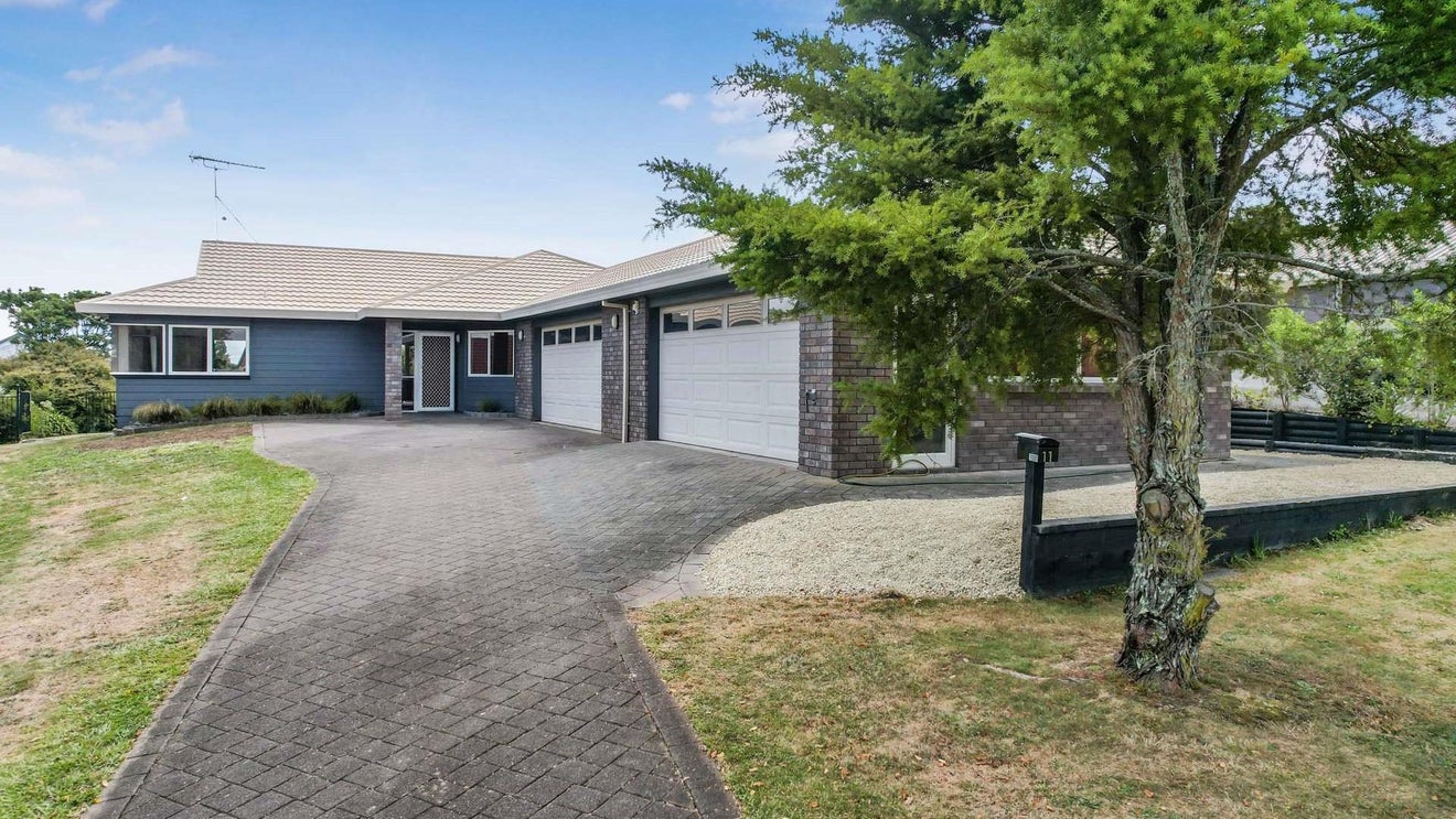 11 Prospect Place, Western Heights, Hamilton - Carousel 1