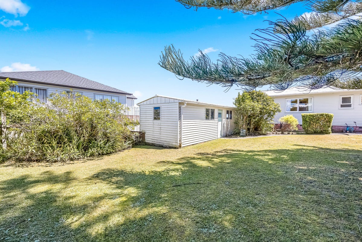 29 Kaikoura Street, Henderson, Auckland - Carousel 2