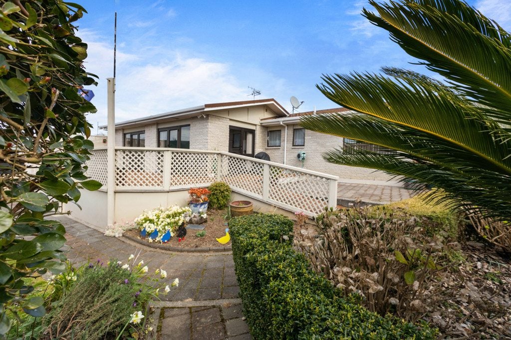 13A Kowhai Terrace, Saint Martins, Christchurch - Carousel 1