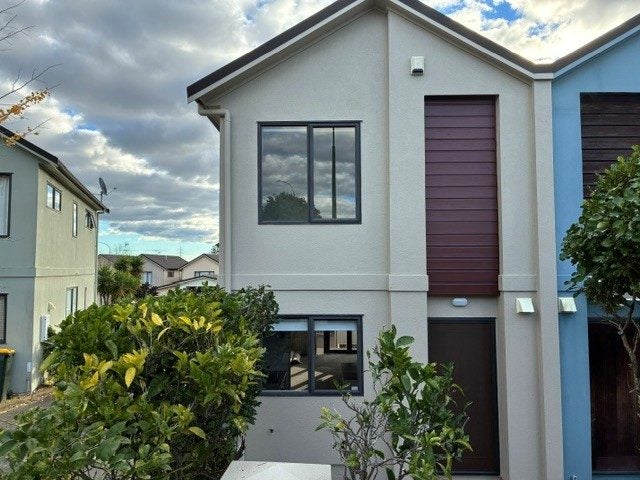 35 Spalding Rise, Golflands, Auckland - Carousel 1