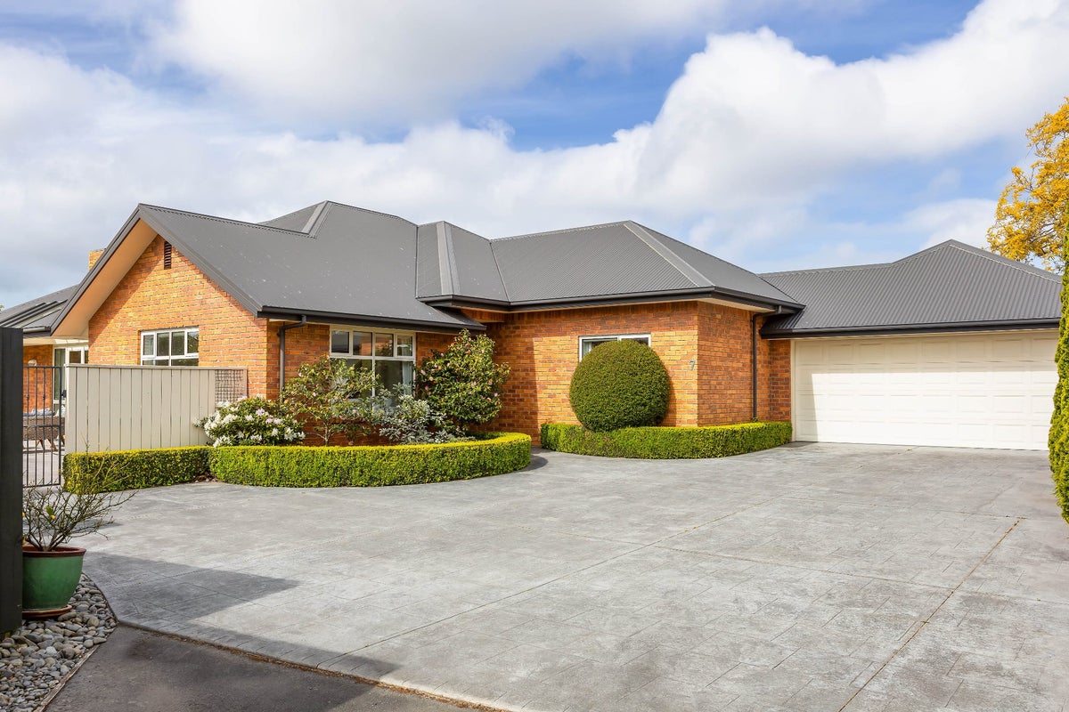 7 Benmore Gardens, Harewood, Christchurch - Carousel 2