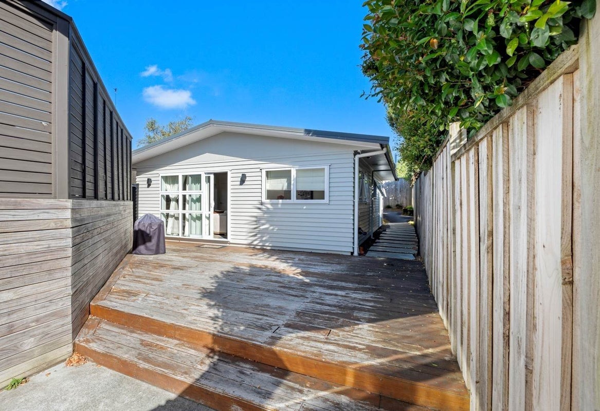 11 Quibray Place, Botany Downs, Auckland - Carousel 1
