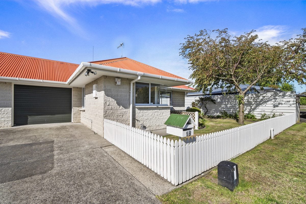 1B Hendon Place, West End, Palmerston North - Carousel 1