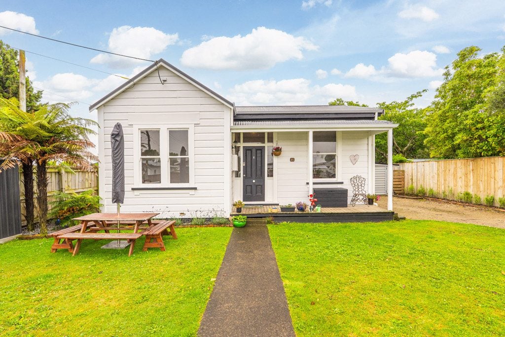16 Spier Street, Aramoho, Whanganui - Carousel 1