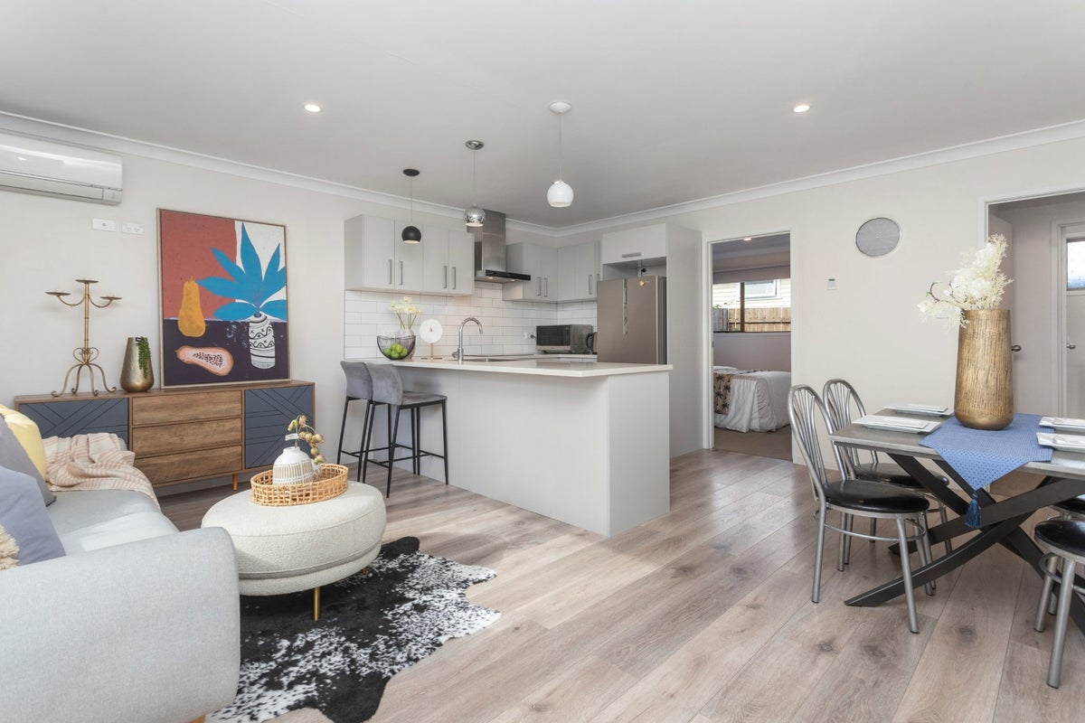 2/70 Taikata Road, Te Atatu Peninsula, Auckland - Carousel 2