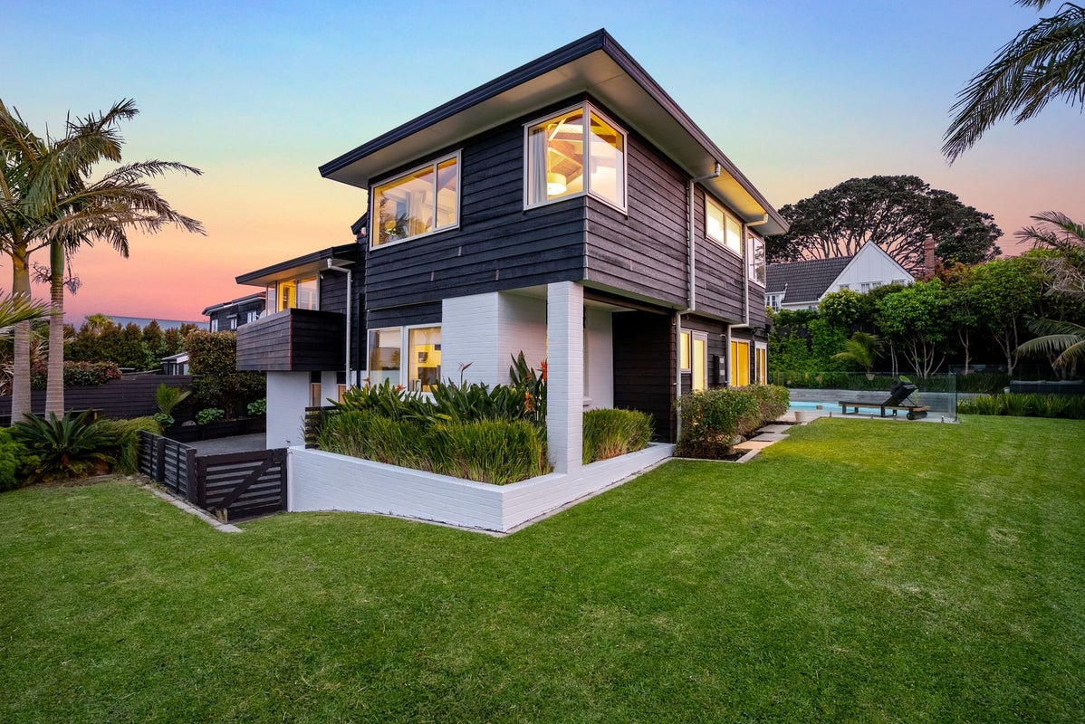 556 Beach Road, Rothesay Bay, Auckland - Carousel 2