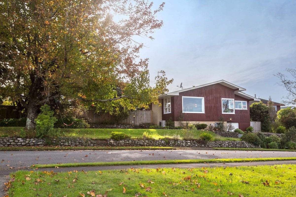 24 Puriri Crescent, Lansdowne, Masterton - Carousel 2