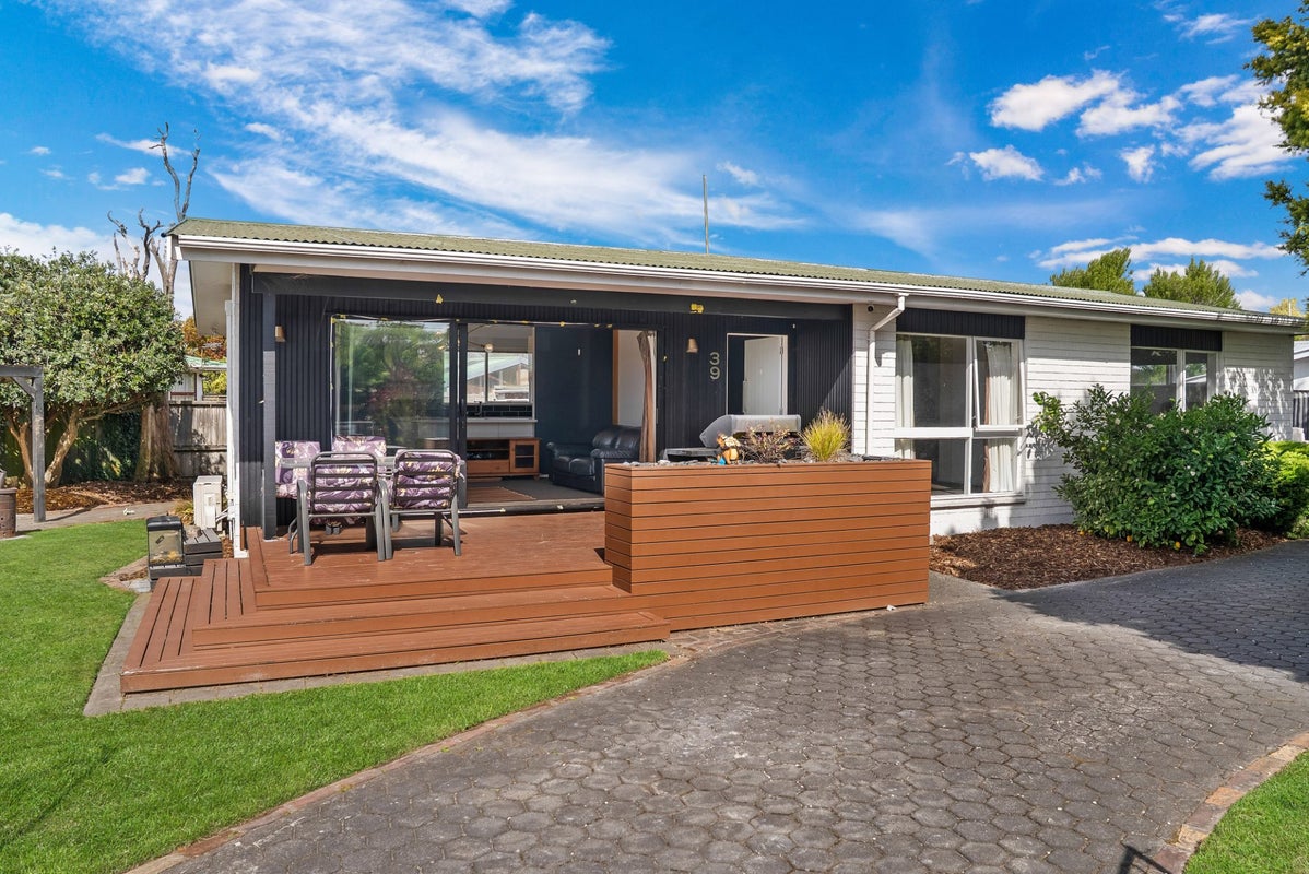 39 Orrick Crescent, Avondale, Christchurch - Carousel 1