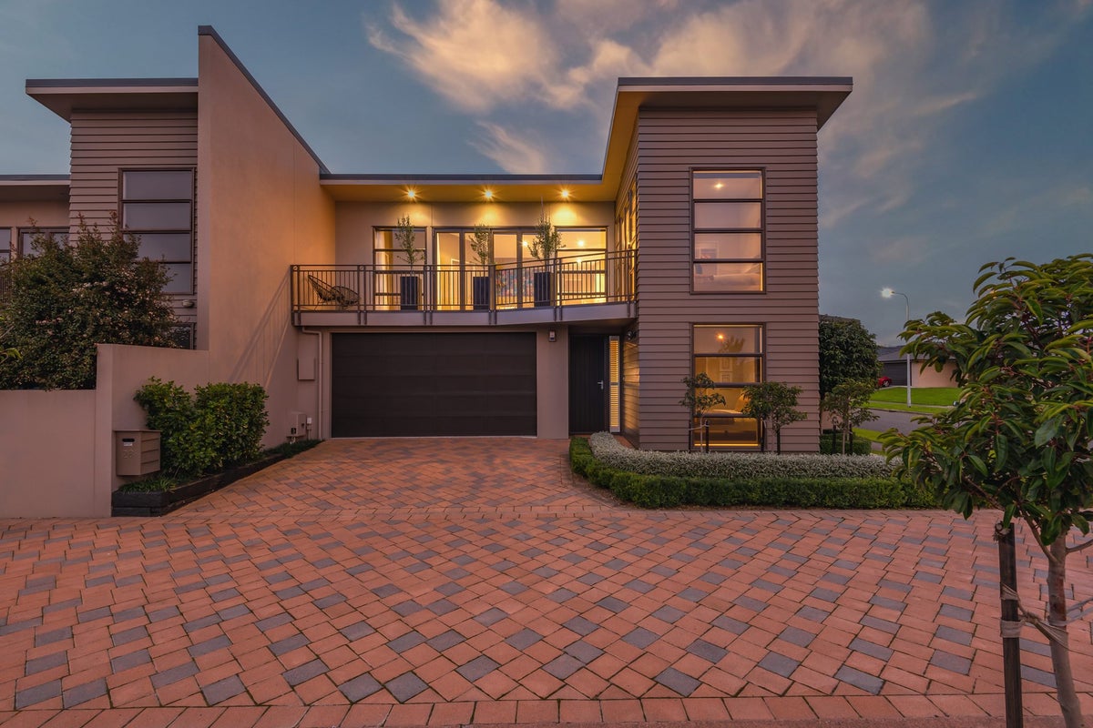 28 Balrickard Way, Milson, Palmerston North - Carousel 1