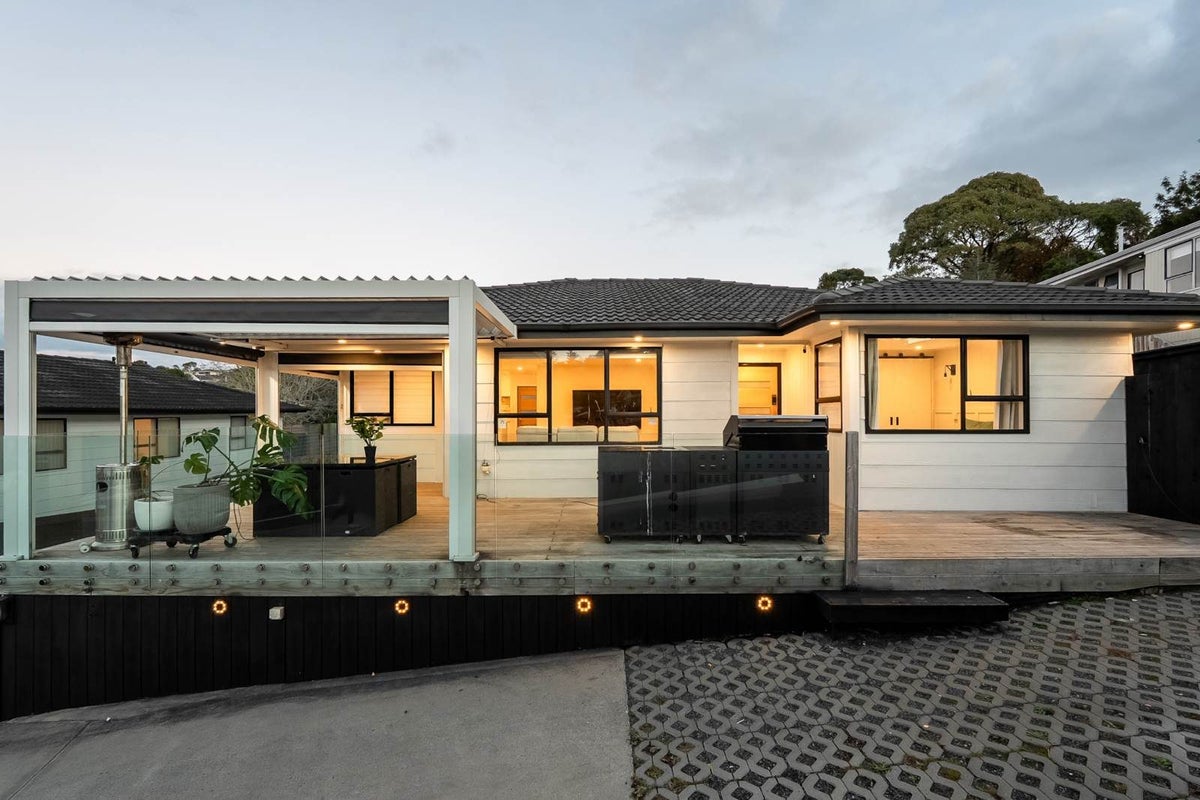 33 Trias Road, Totara Vale, Auckland - Carousel 2