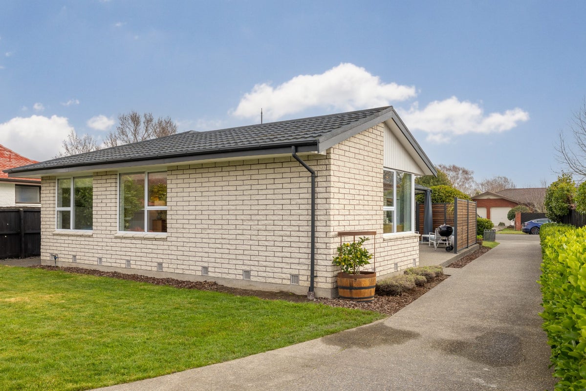 10 Karnak Crescent, Russley, Christchurch - Carousel 21