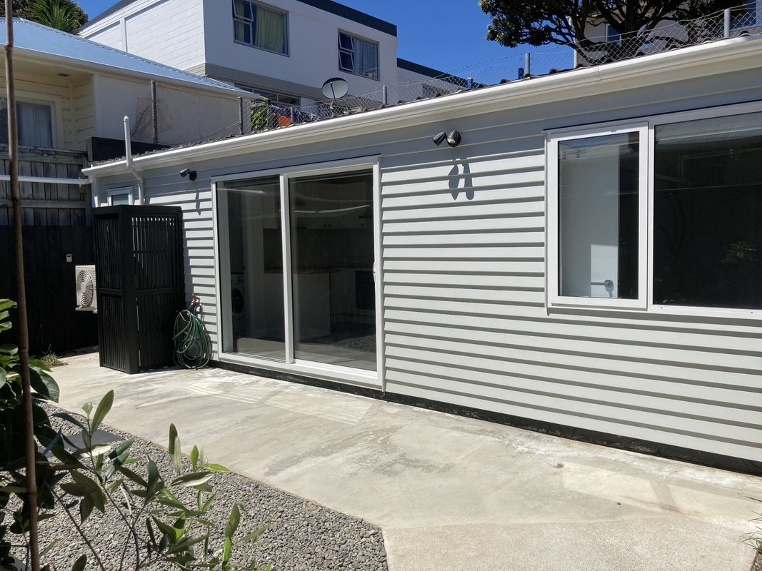 4 Glendavar Street, Berhampore, Wellington - Carousel 1