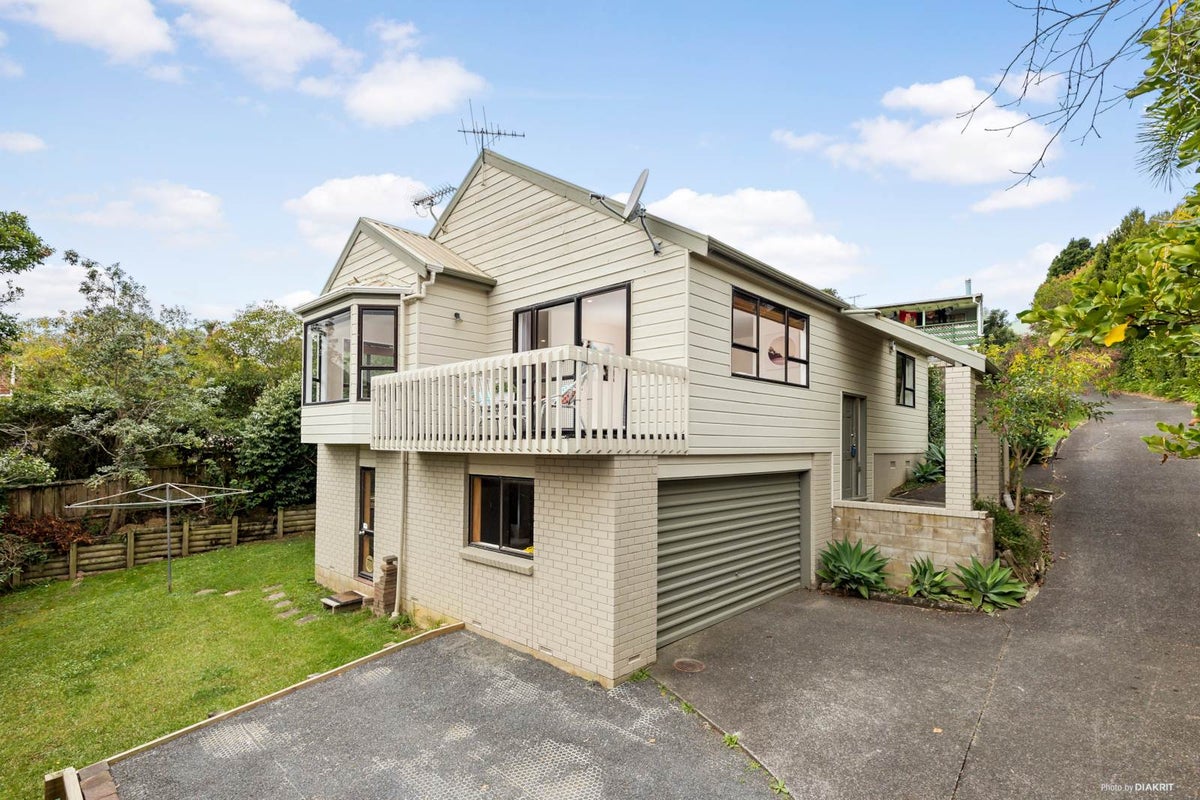 1/5 Tree View Avenue, Glenfield, Auckland - Carousel 1