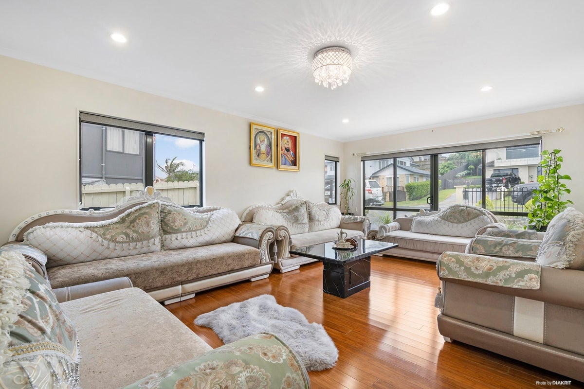 11 Chieftain Rise, Goodwood Heights, Auckland - Carousel 15