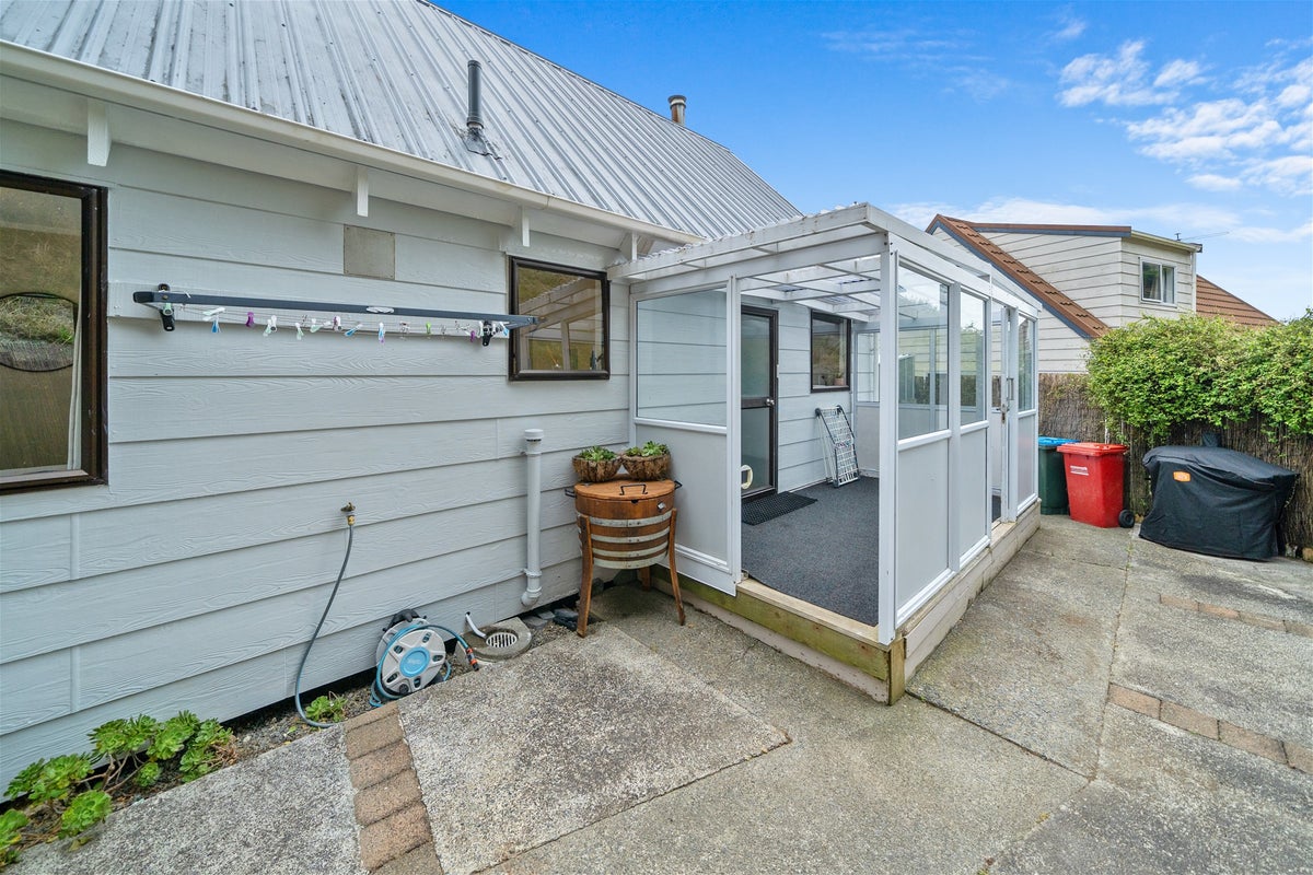 11 Postgate Drive, Whitby, Porirua - Carousel 16