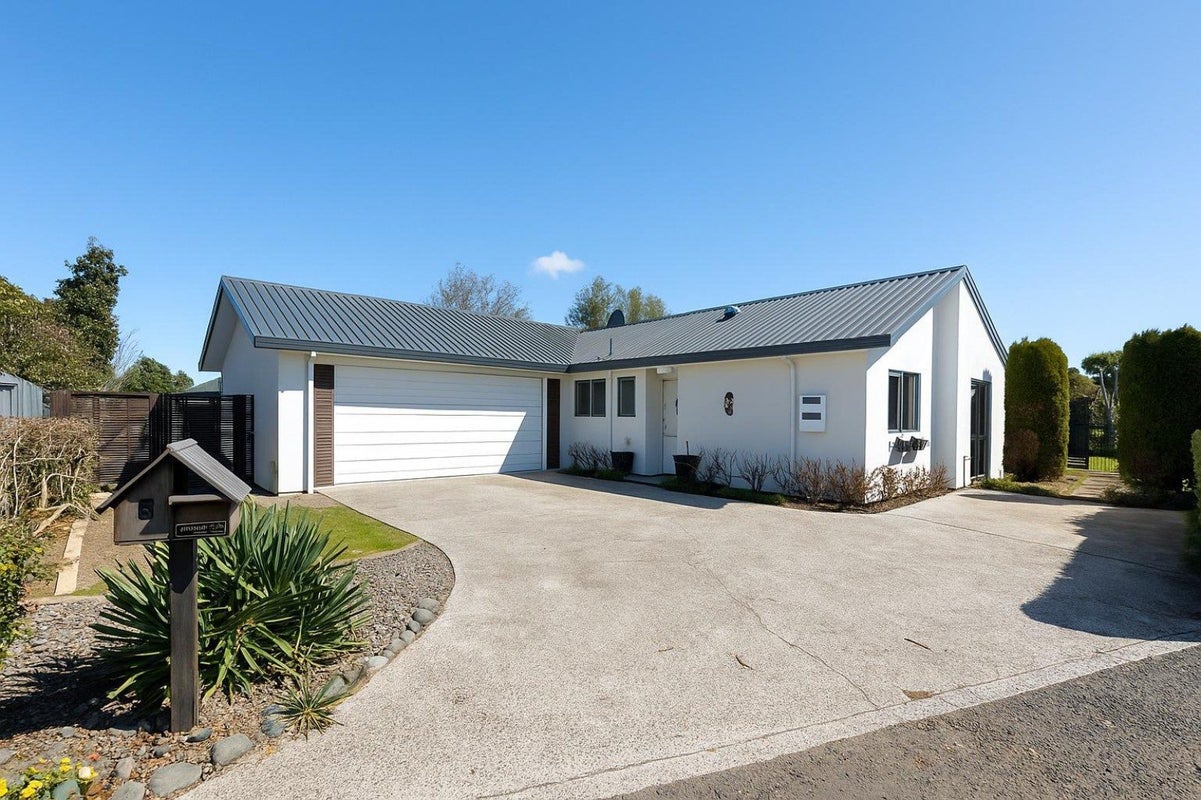 5 Ada Place, Fairview Downs, Hamilton - Carousel 1