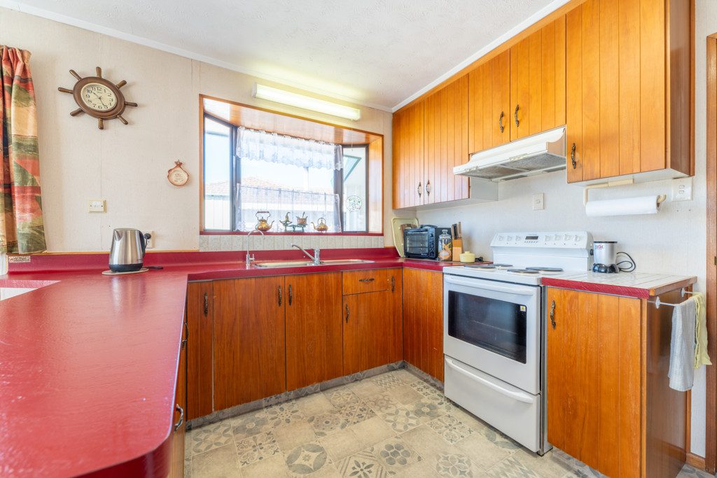13 Girvan Street, Oamaru North, Oamaru - Carousel 2