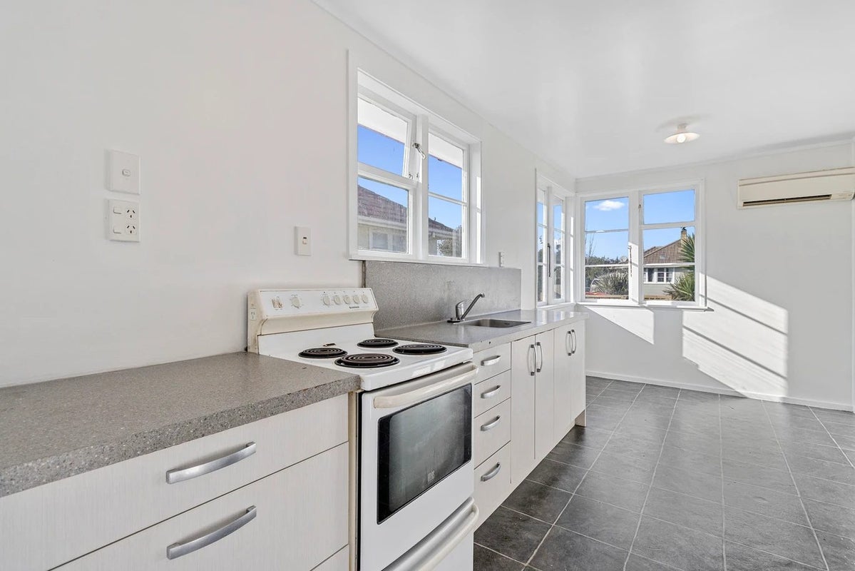 35 Paul Crescent, Fairfield, Hamilton - Carousel 2