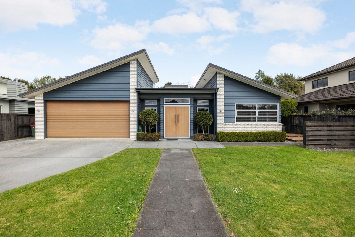 23 Langdale Court, Huntington, Hamilton - Carousel 1