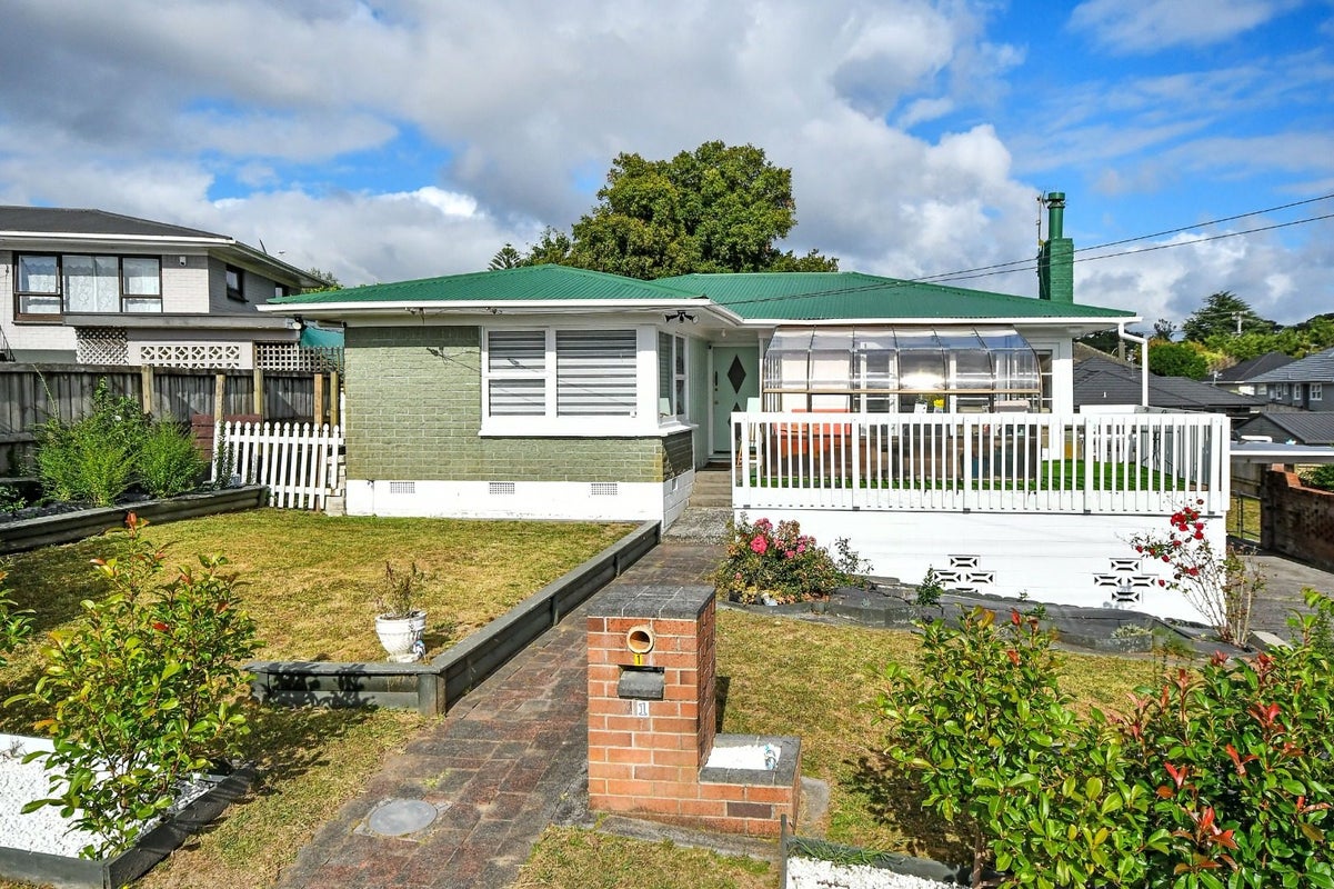 1 Rembrandt Place, Opaheke, Papakura - Carousel 2