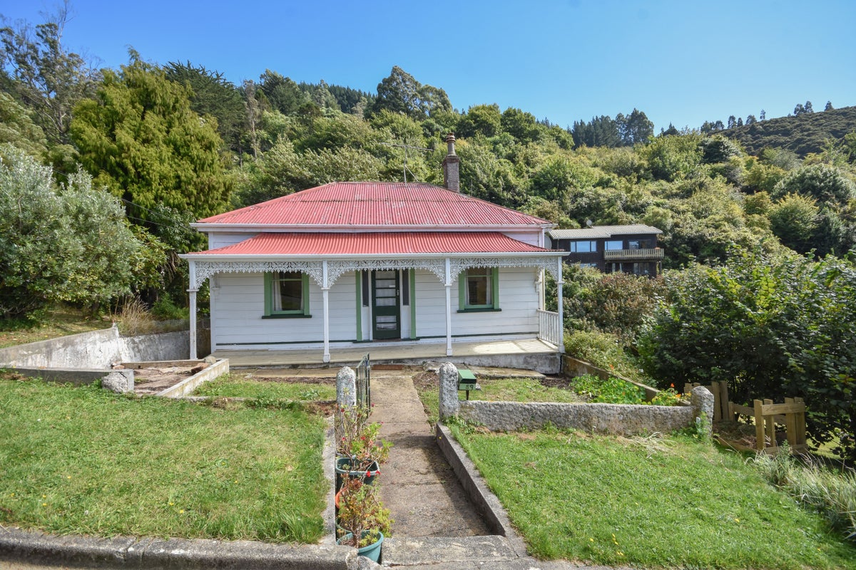 59 Harbour Terrace, Careys Bay, Port Chalmers - Carousel 1