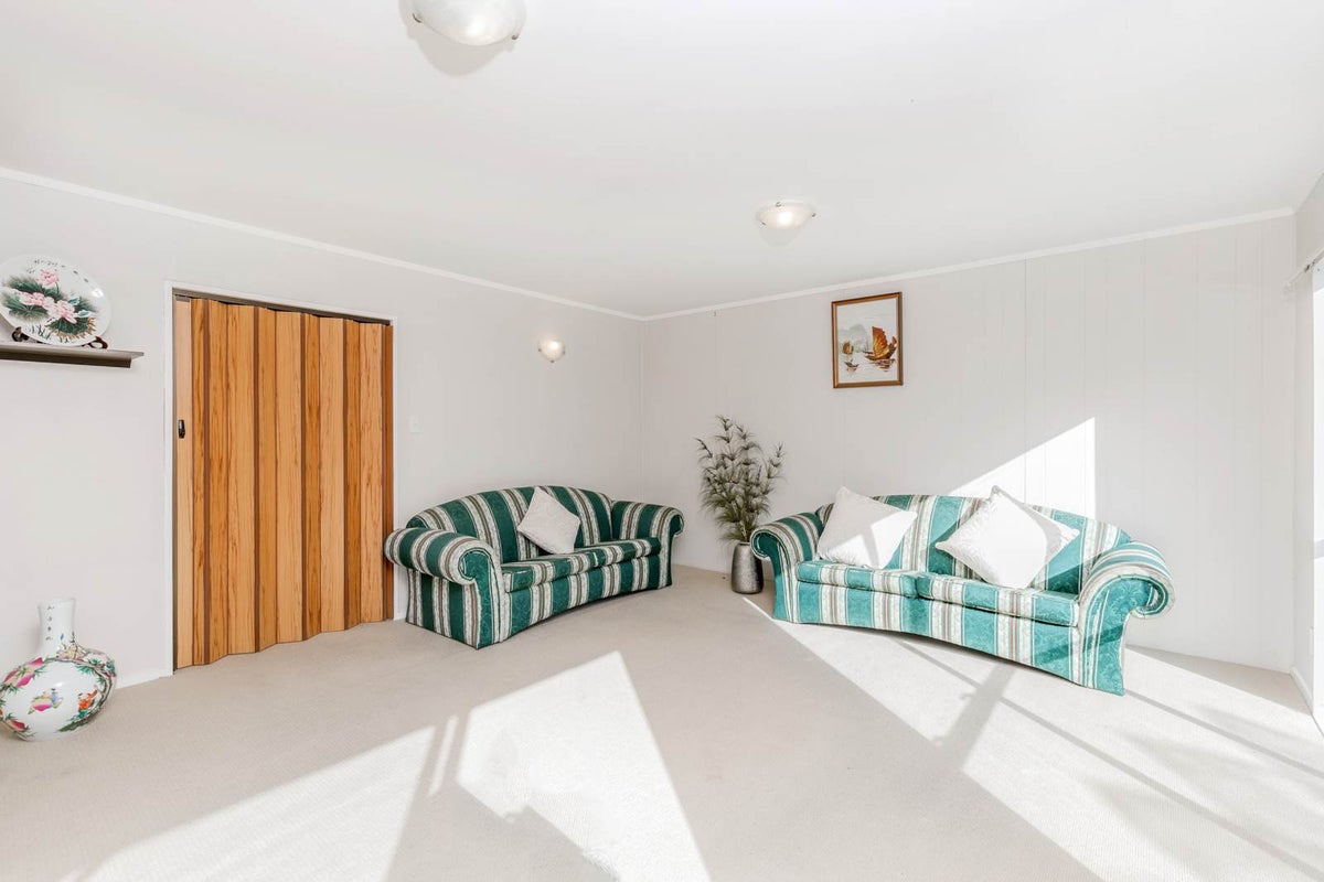 2/5 Potter Avenue, Northcote, Auckland - Carousel 21